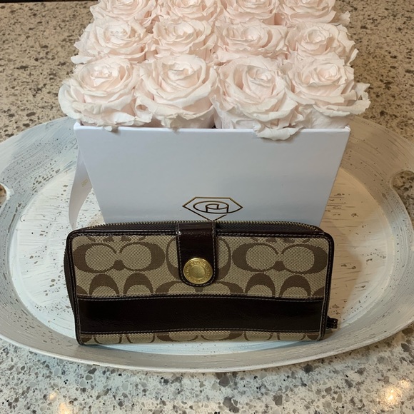 Authentic Coach Wallet - Picture 1 of 4
